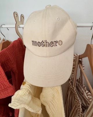 Neviditelný plášť hrdinky? Mám! A má kšilt 😍 Je od francouzské značky You&Milk. Bez ohledu na to, kolik spánku jsu...